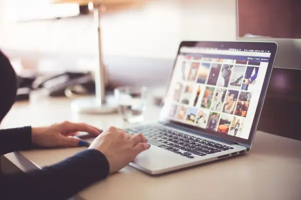 Co to jest HTML 5? Poznaj kluczowe cechy i znaczenie w sieci